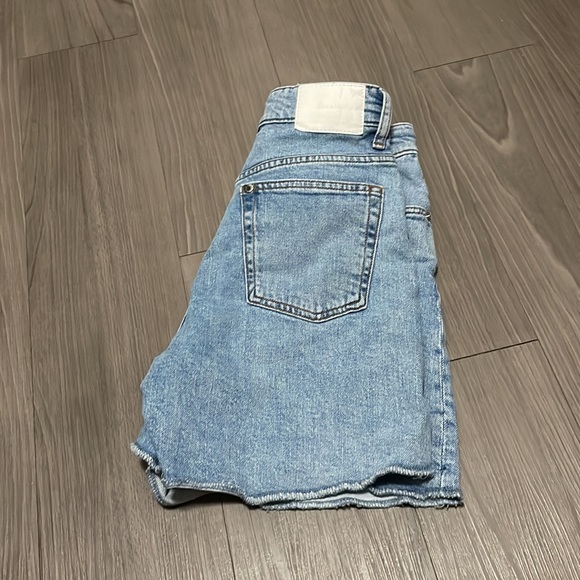 H&M high-waisted mom jean shorts - Picture 9 of 9